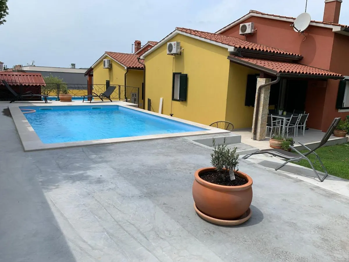 Villa Kamenjak Volme, Cousy House With Pool Banjole