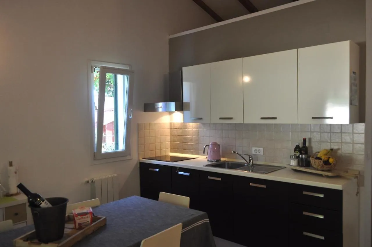 Kamenjak Volme, Cousy House With Pool Banjole Villa