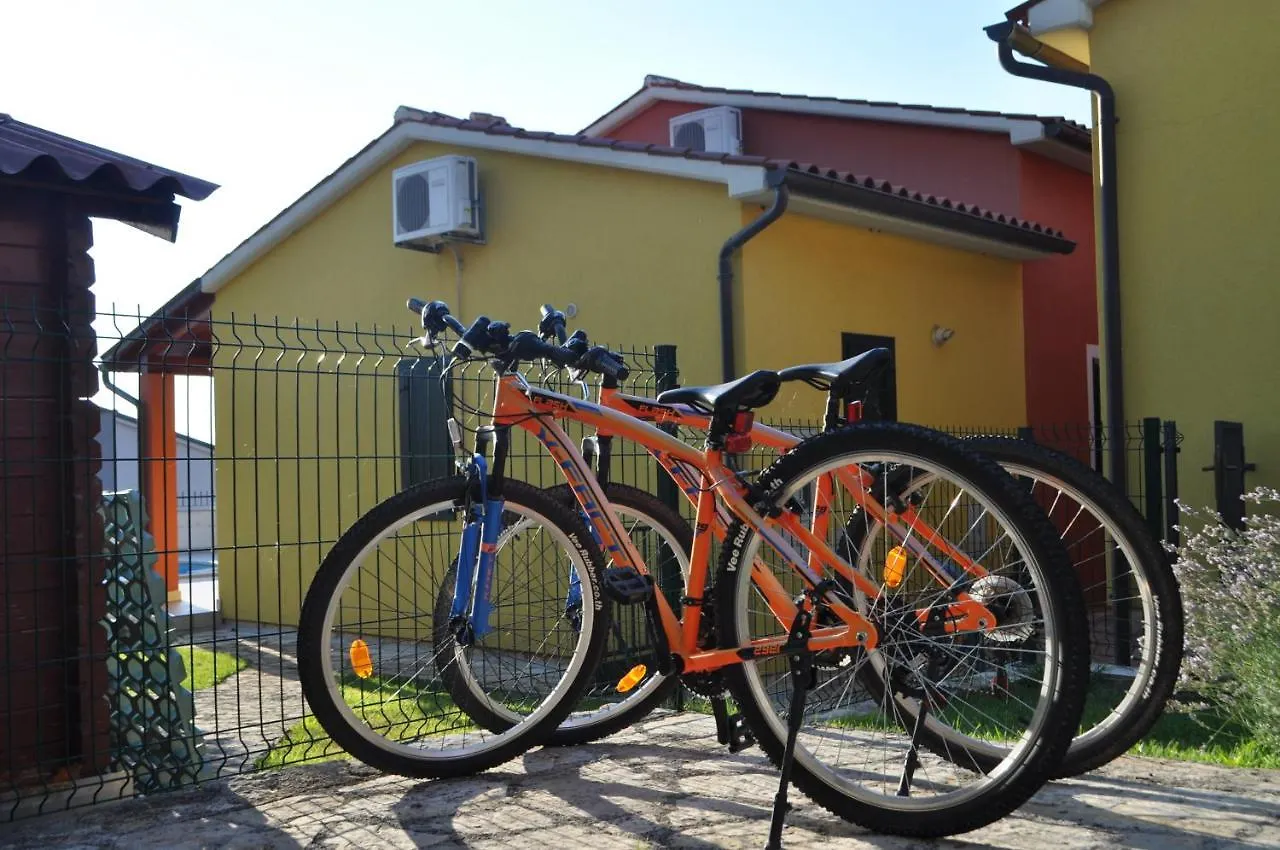 Kamenjak Volme, Cousy House With Pool Banjole Villa