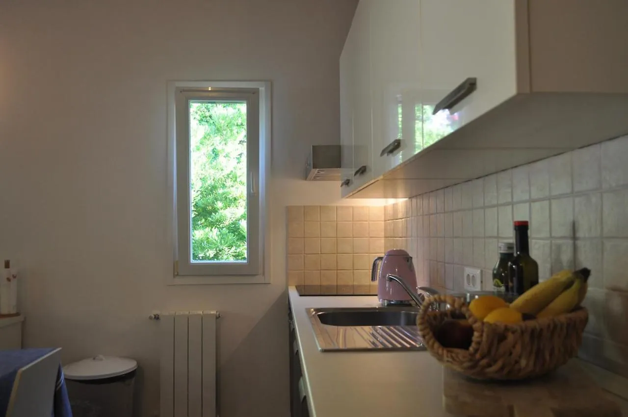 Villa Kamenjak Volme, Cousy House With Pool Banjole Croatia